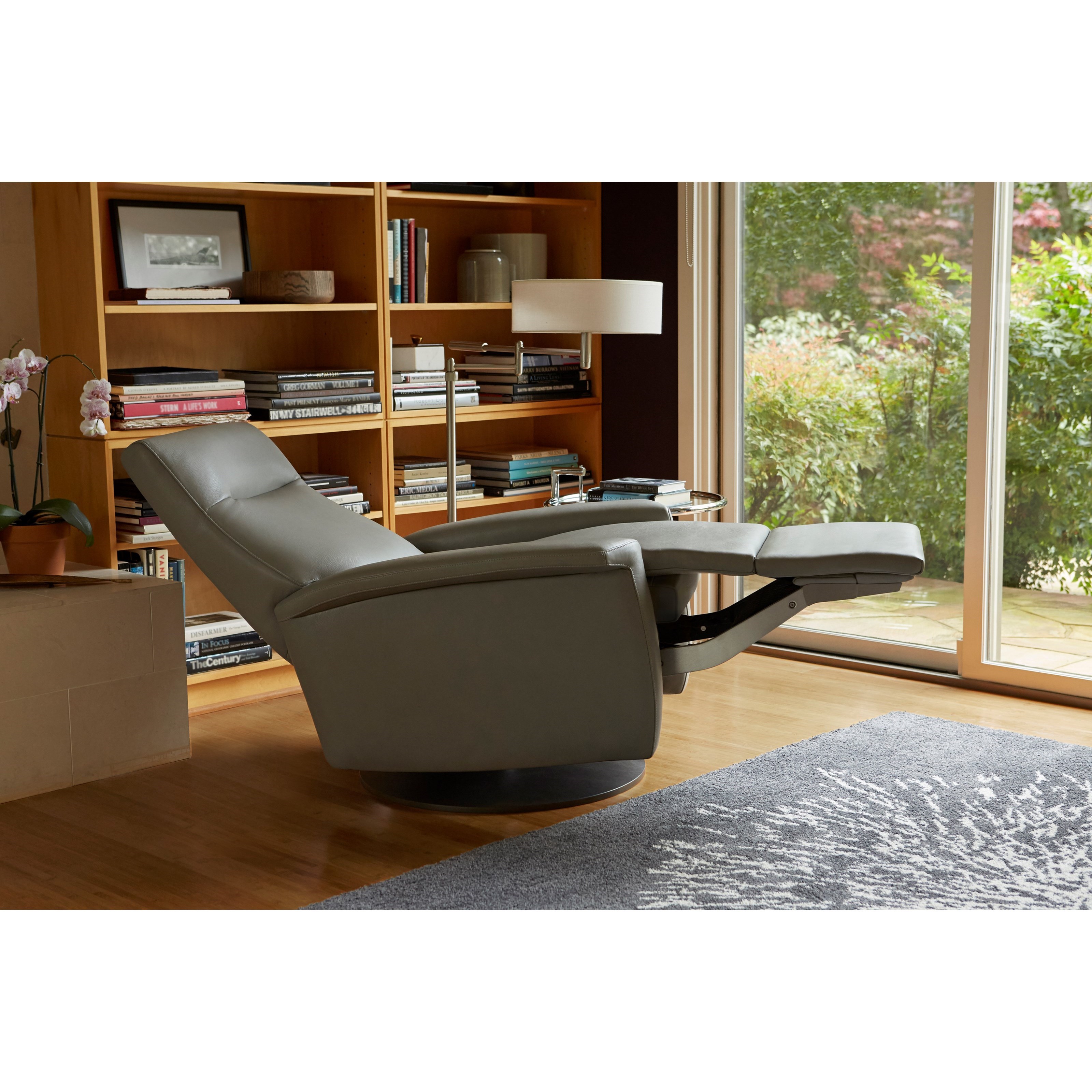 Small scale sales recliner chairs